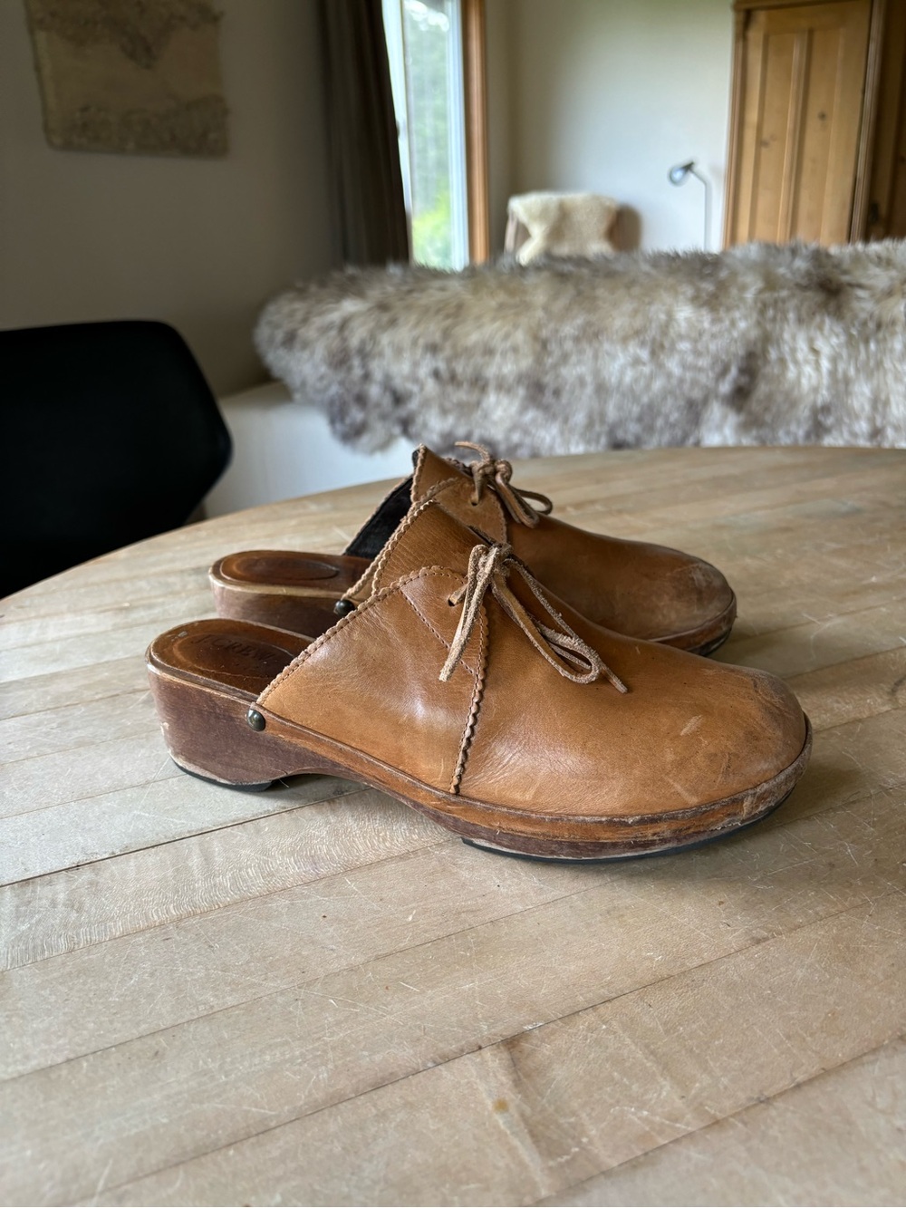 Vintage Leather Loaf Clogs